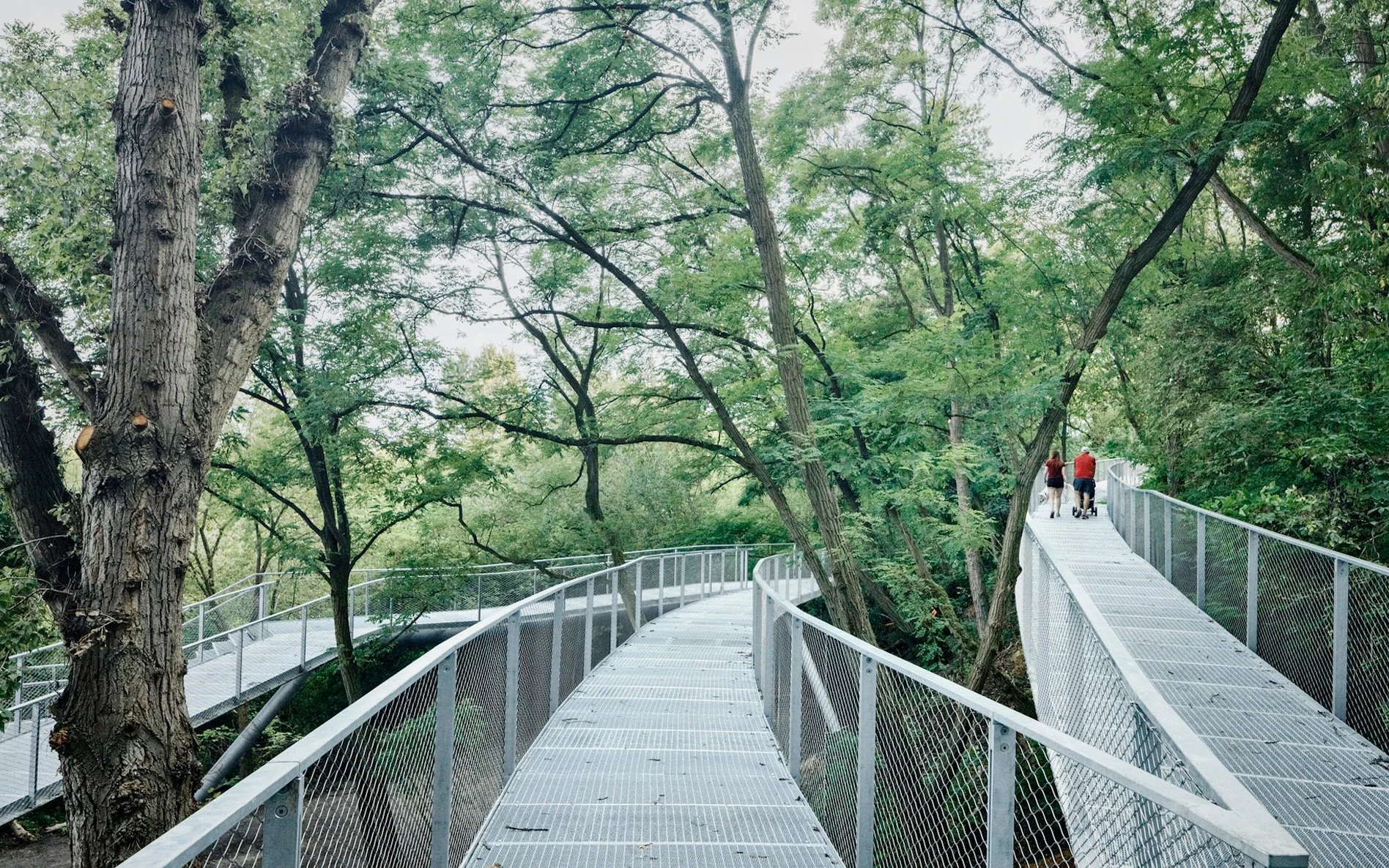 Warszawski Park Akcji „Burza” walczy o prestiżową nagrodę architektoniczną – design, historia i ekologia w jednym